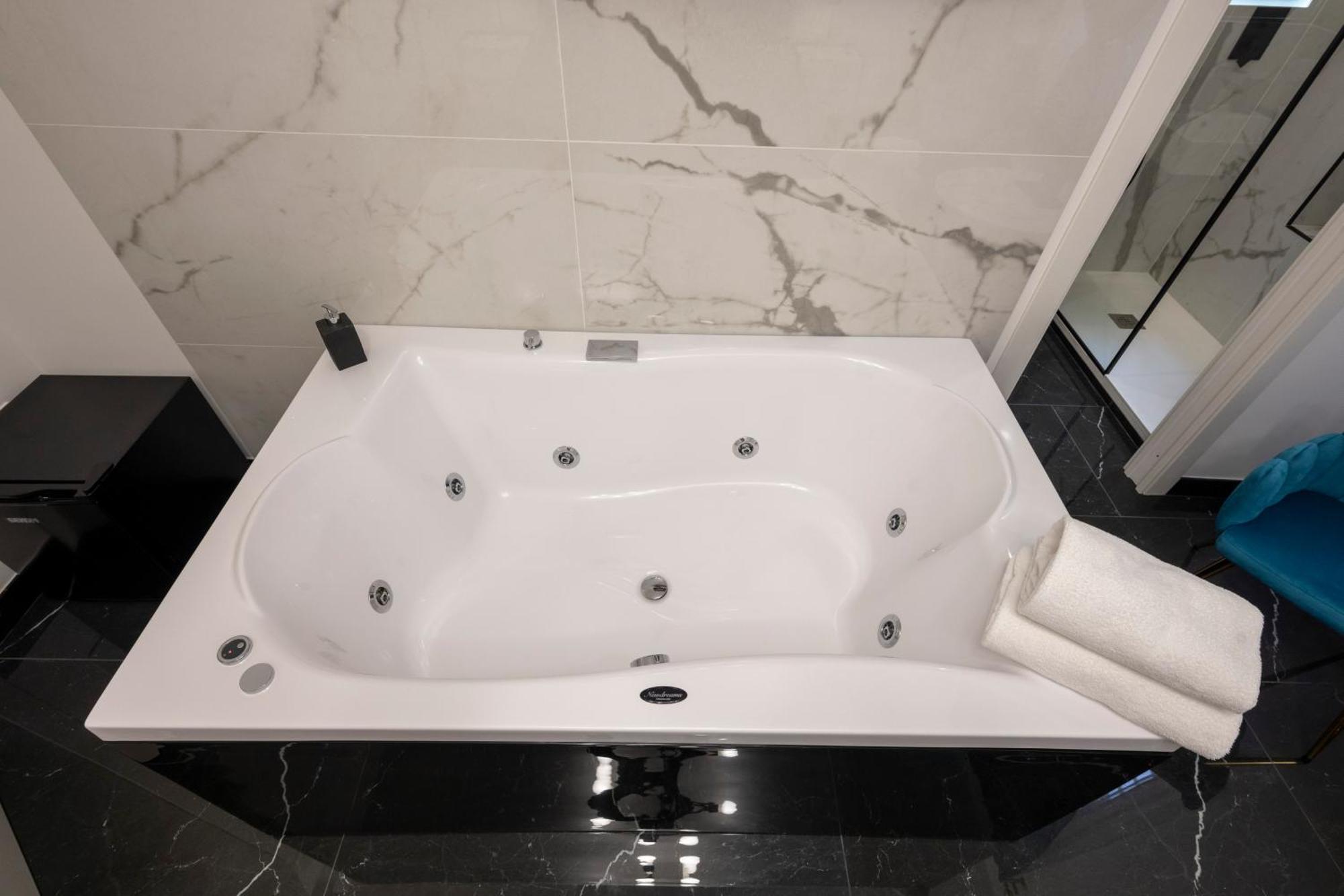 Jacuzzi Vatican Museum *